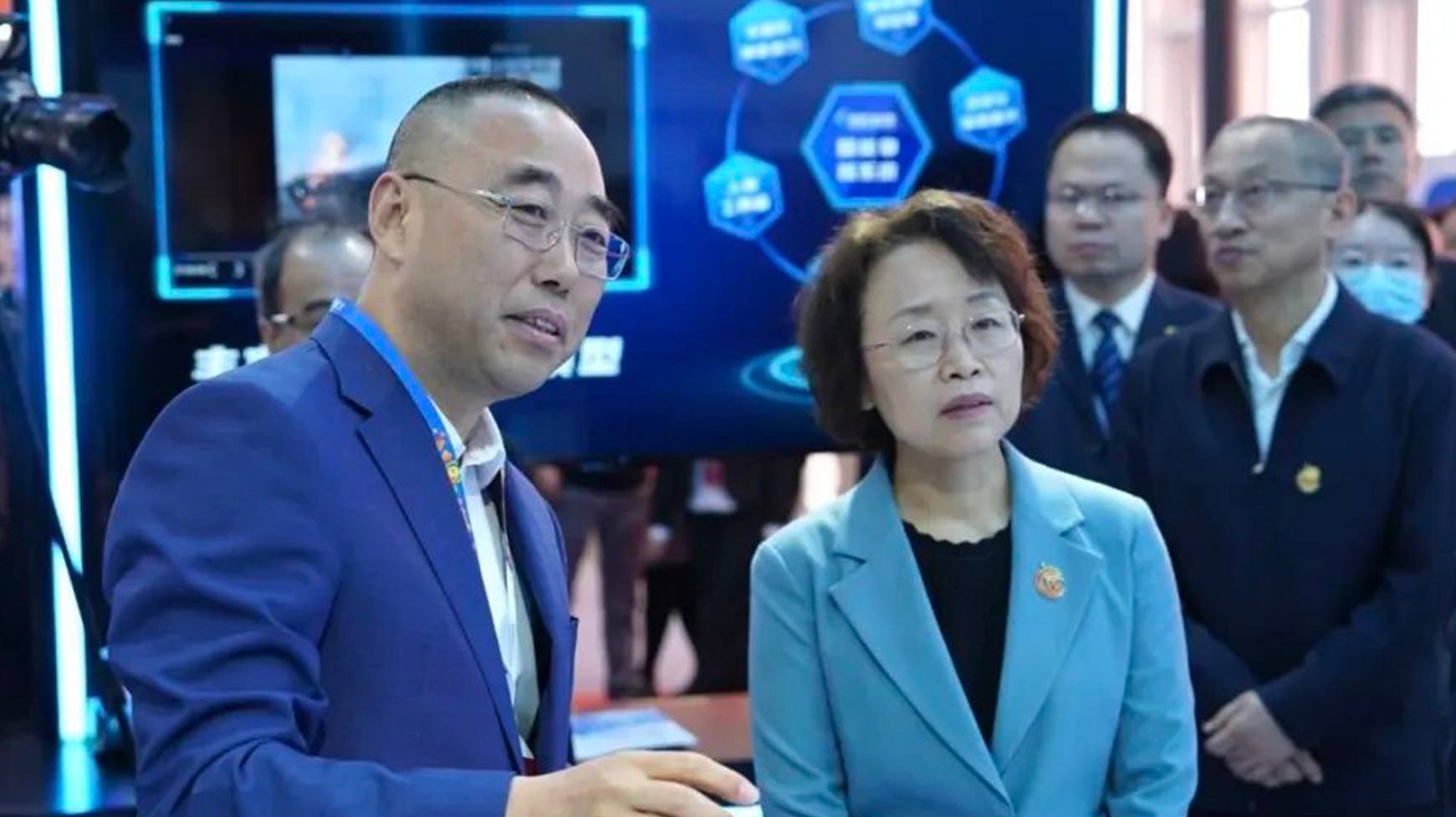 中宣部副部长、广电总局局长曹淑敏一行莅临伟德国际1946CCBN